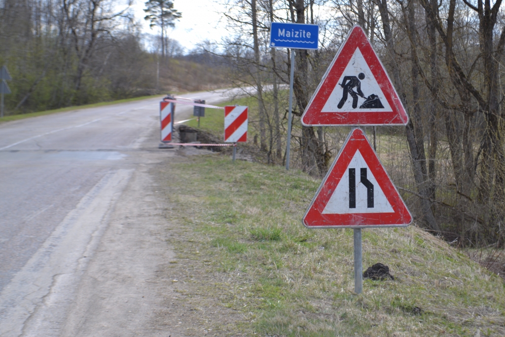 Ceļu Augšlīgatne—Skrīveri, kas ved cauri Skrīveriem un pagasta teritorijā ir Daugavas iela, plānots remontēt tikai līdz krustojumam ar Purapuķes ielu. Pēdējie divi kilometri ceļa, kur ir trīs sliktā tehniskā kārtībā esoši tilti, palikuši ārpus pārbūves projekta.
Autors: Guna Skaistkalne