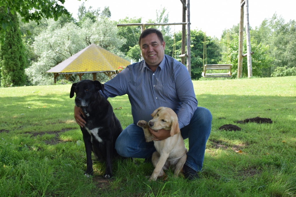 Dairis ar mājas sargiem “Gala Tuņķos”.
Autors: Līga Patmalniece