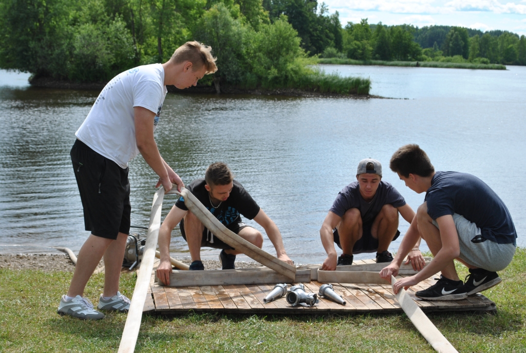 Katram sīkumam ir liela nozīme, un katrai komandai jau izstrādāta taktika, zināmi knifi, kā sakārtot inventāru tā, lai pēc iespējas ātrāk varētu izpildīt uzdevumu.
Autors: Guna Skaistkalne