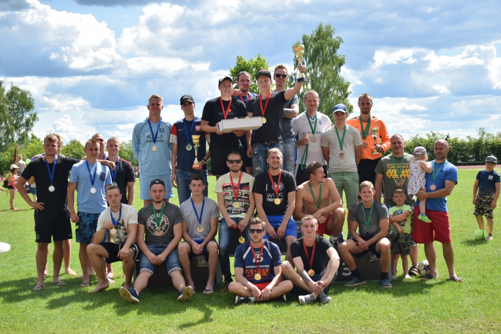 Labākie minifutbolā! Piecu komandu konkurencē minifutbola sacensībās uzvarēja vienība “Šefpavāra kodiens”.
Autors: Viesturs Kaktiņš