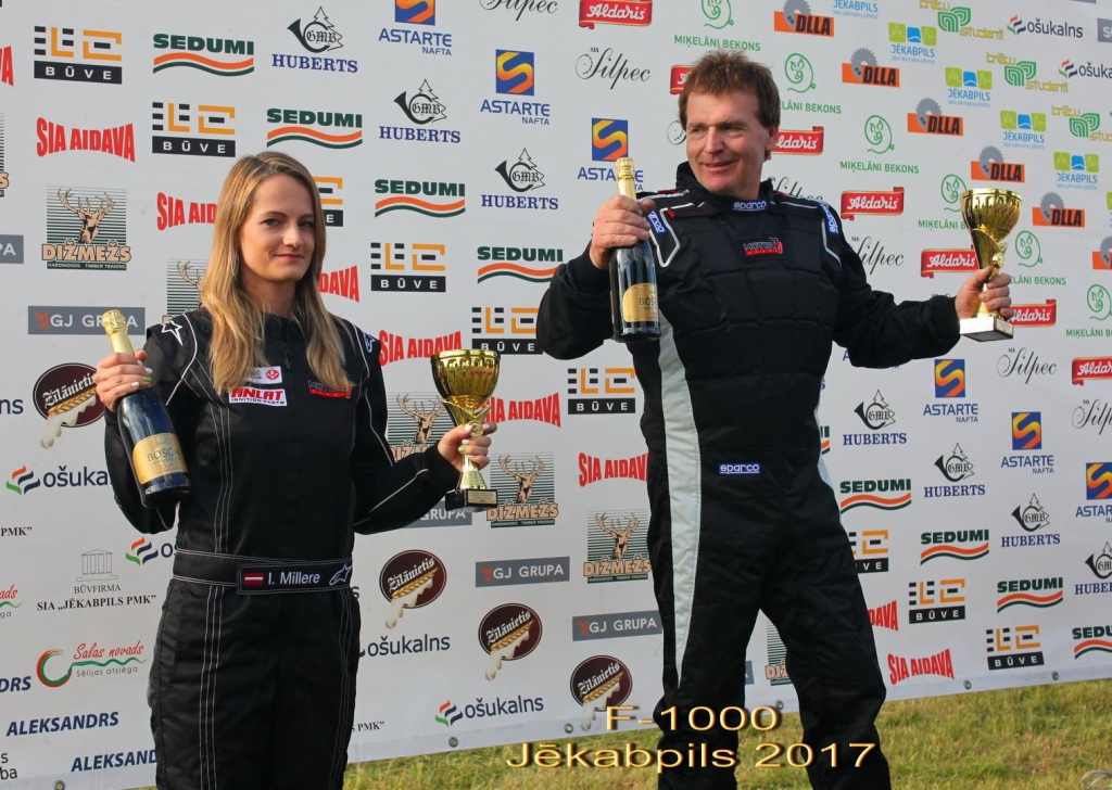 Jēkabpilī notikušajā Latvijas čempionāta trešajā posmā ūdens motosportā aizkrauklietis Lotārs Millers izcīnīja pirmo vietu, viņa meita Ieva Millere — otro.
Autors: no Milleru ģimenes albuma