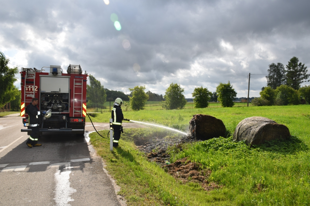 Nodzēsts pāris minūtēs. VUGD Aizkraukles brigādes vīri uz izsaukumu reaģēja zibenīgi.