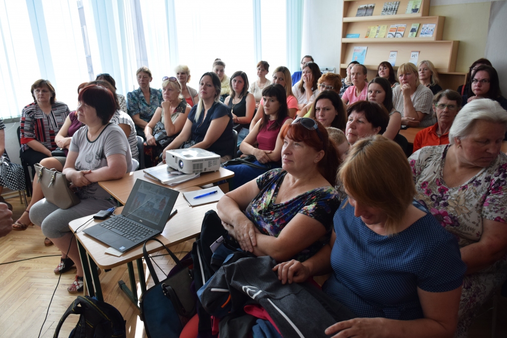 Cerot uz darbu. Uz tikšanos ar šūšanas uzņēmuma “Spectre Latvia” pārstāvjiem ieradās vairāk nekā 40 interesenšu.
Autors: Imants Kaziļuns