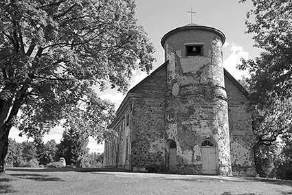 Baznīcas tornītis ar krustu — 2014. gads (foto no interneta)