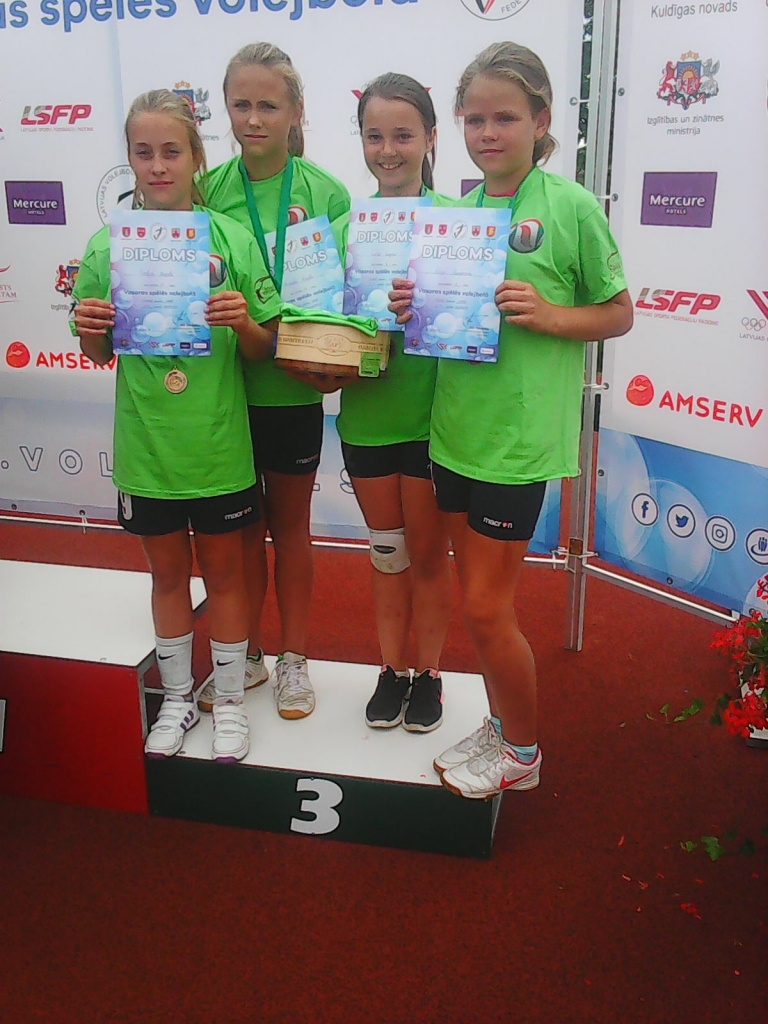 Aizkraukles novada sporta skolas volejbolistes no Neretas Vasaras spēļu volejbolā finālsacensībās izcīnīja bronzas medaļas.
Autors: autora