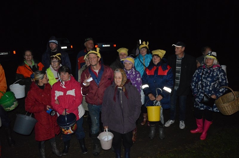 PĒC SĒNĒM PAT NAKTĪ. Sacensībās piedalījās gan Pļaviņu, gan citu novadu pārstāvji.
Autors: Sandris Stūris