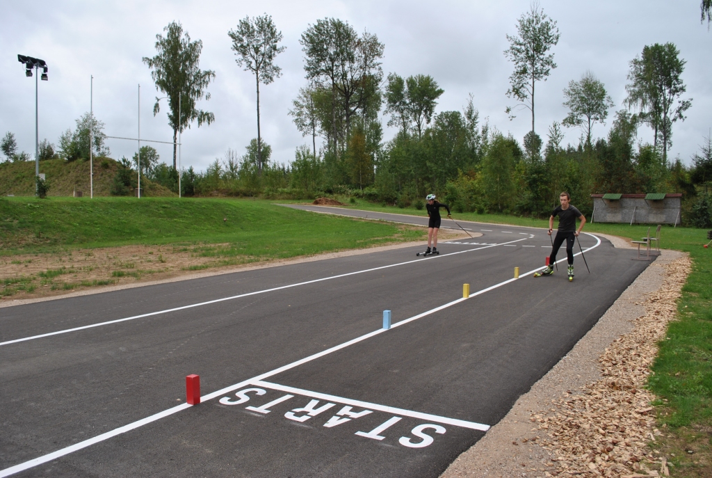 AIZIET! Rollerējot sportisti gatavojas slēpošanas sezonai.
Autors: Sandra Pumpure
