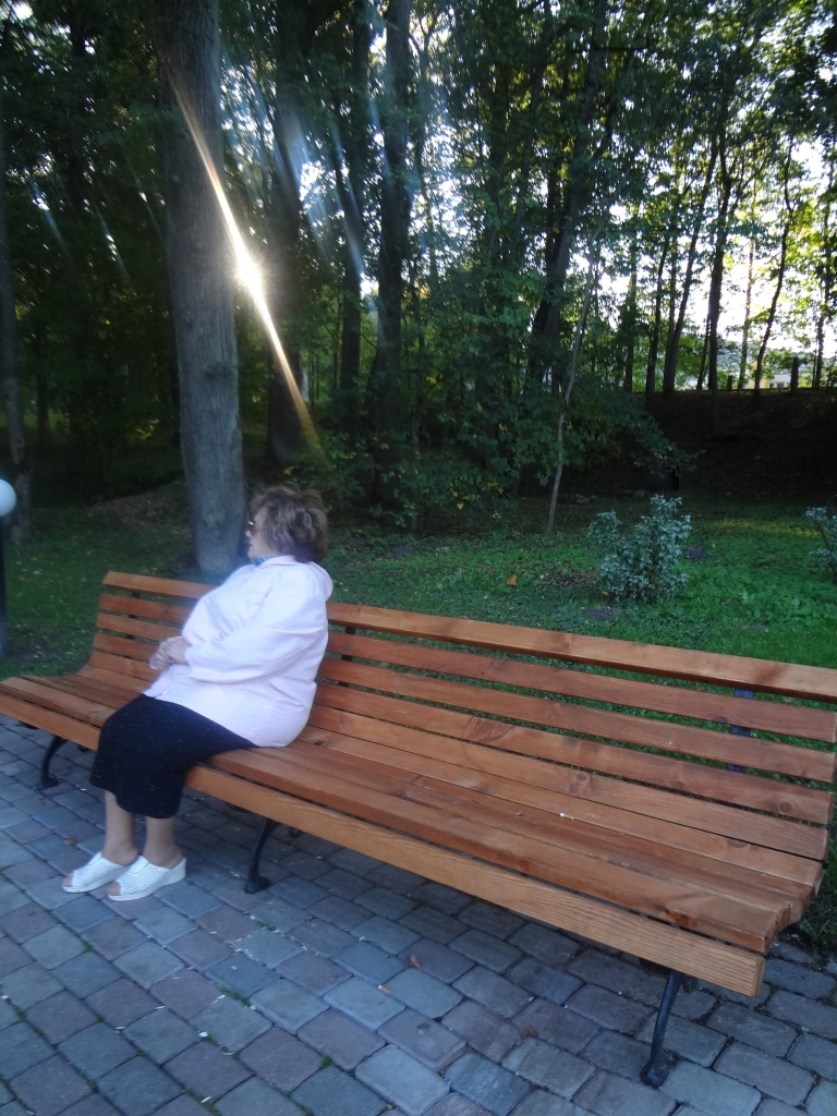 Ērti un izskatīgi — tādi ir jaunie soli pie dīķiem.
Autors: Ināra Sudare