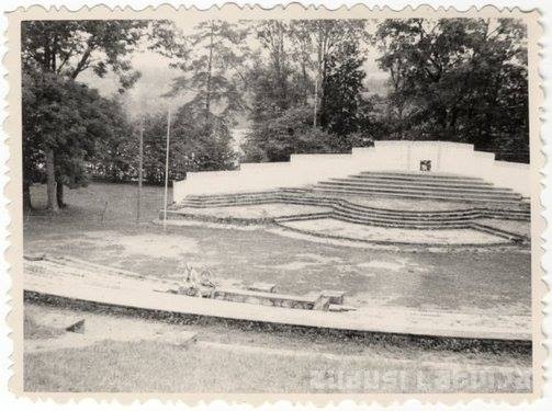 Skats uz estrādi.
Autors: no zudusilatvija.lv