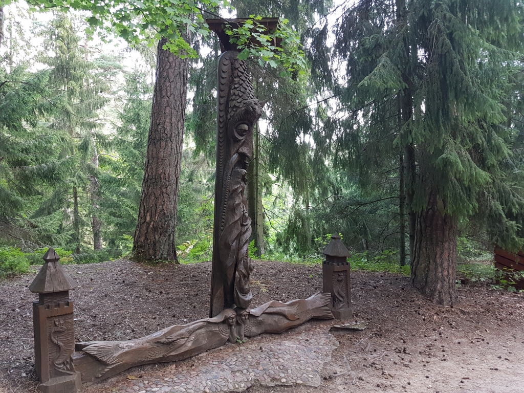 Raganu kalnā Jodkrantē apskatāms 100 koka skulptūru no lietuviešu folkloras.
Autors: autores