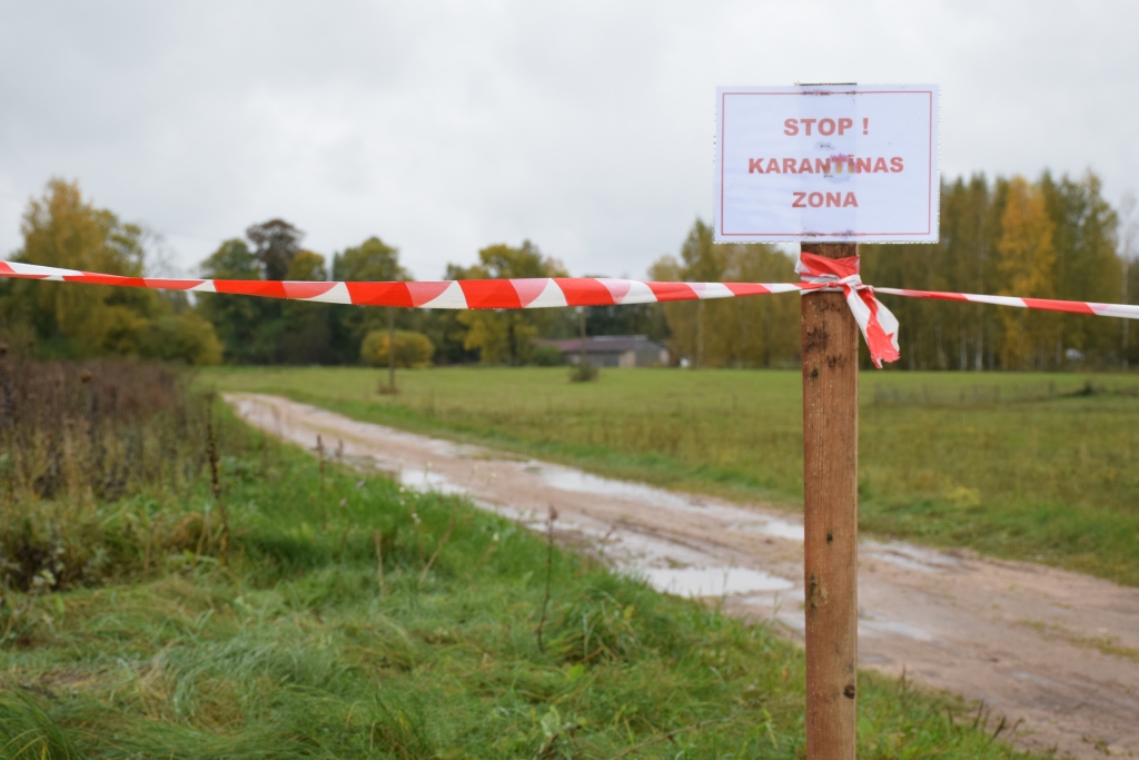 Ceļš uz Neretas pagasta “Upes Svajāniem” slēgts. Ap Āfrikas cūku mēra skarto saimniecību noteikta karantīna.