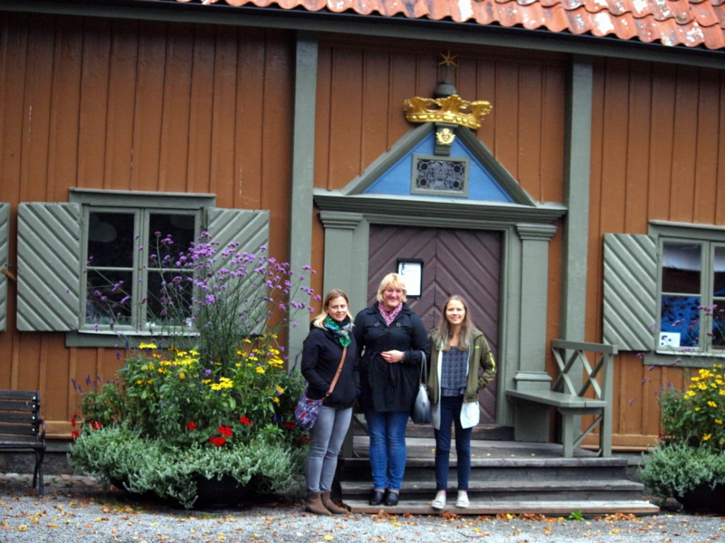 AIZKRAUKLES DELEGĀCIJA — Inese Keiša (no kreisās), Gunita Elksne un Kristiāna Rancāne — pieredzes braucienā Zviedrijā.
Autors: Aizkraukles novada vidusskolas albuma