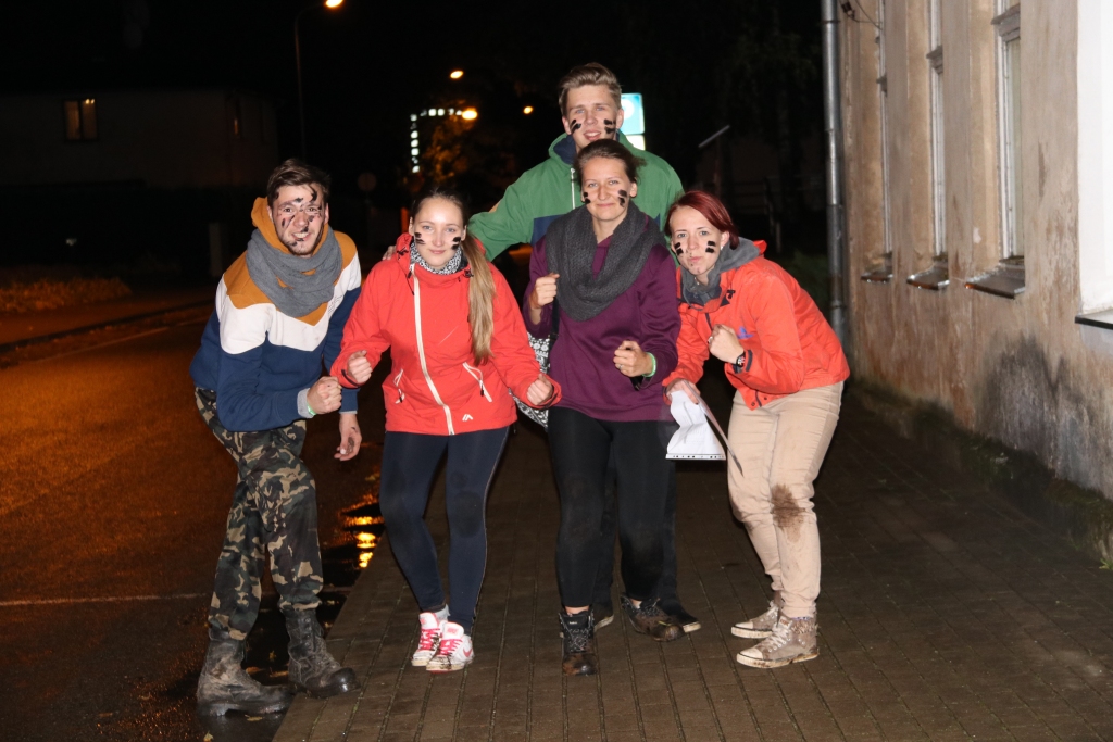 TRASĒ dodas “JaNoJaDo” — Jaunjelgavas novada jauniešu domes komanda: Reinis Jirjens (no kreisās), Lauma Ločmele, Evita Vēvere, Jānis Ziediņš un Madara Vēvere.
Autors: autore un Maija Ermansone