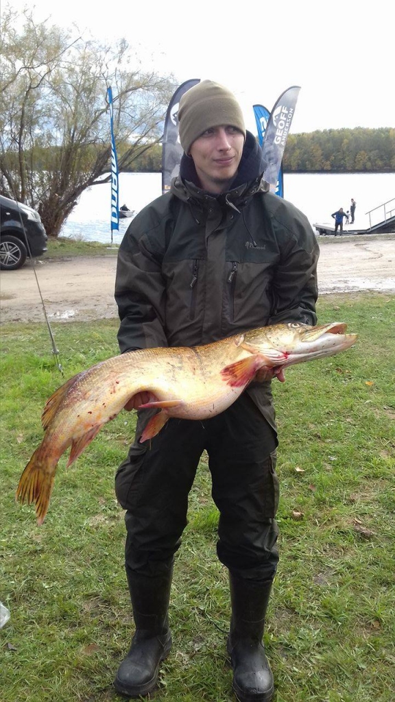 Milzene. Šī līdaka bija sacensību lielākais un smagākais guvums. To noķēra skrīverietis Kristaps Lapiņš.
Autors: Dace Svētiņa