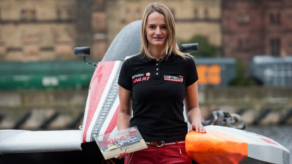 Par mata tiesu no visaugstākā pakāpiena. Ieva Millere šogad sevi lieliski pierādījusi starp spēcīgākajiem ātrumlaivu braucējiem Eiropā.
Autors: no Ievas Milleres albuma