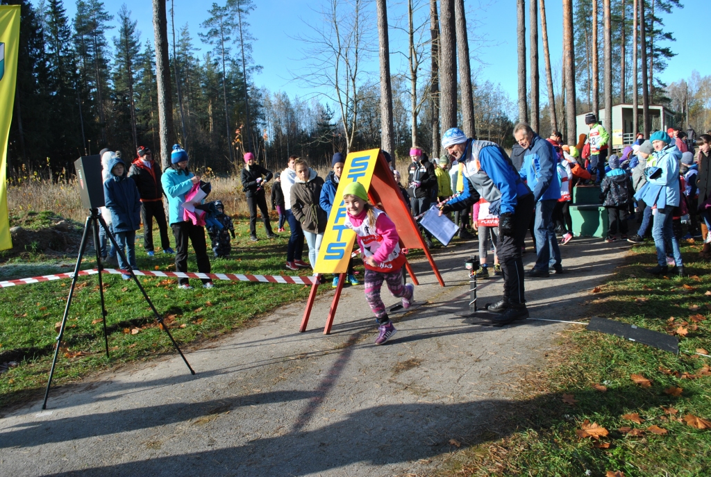 SPORTOTPRIEKS. Labā noskaņojumā sacensības sāka jaunākie dalībnieki.
Autors: Sandra Pumpure