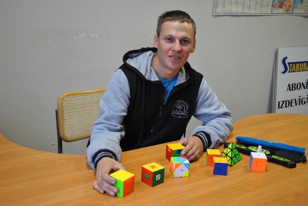 Andris Lukijans. Ar Rubika kubiku uz “tu” jau septīto gadu.
Autors: Imants Kaziļuns