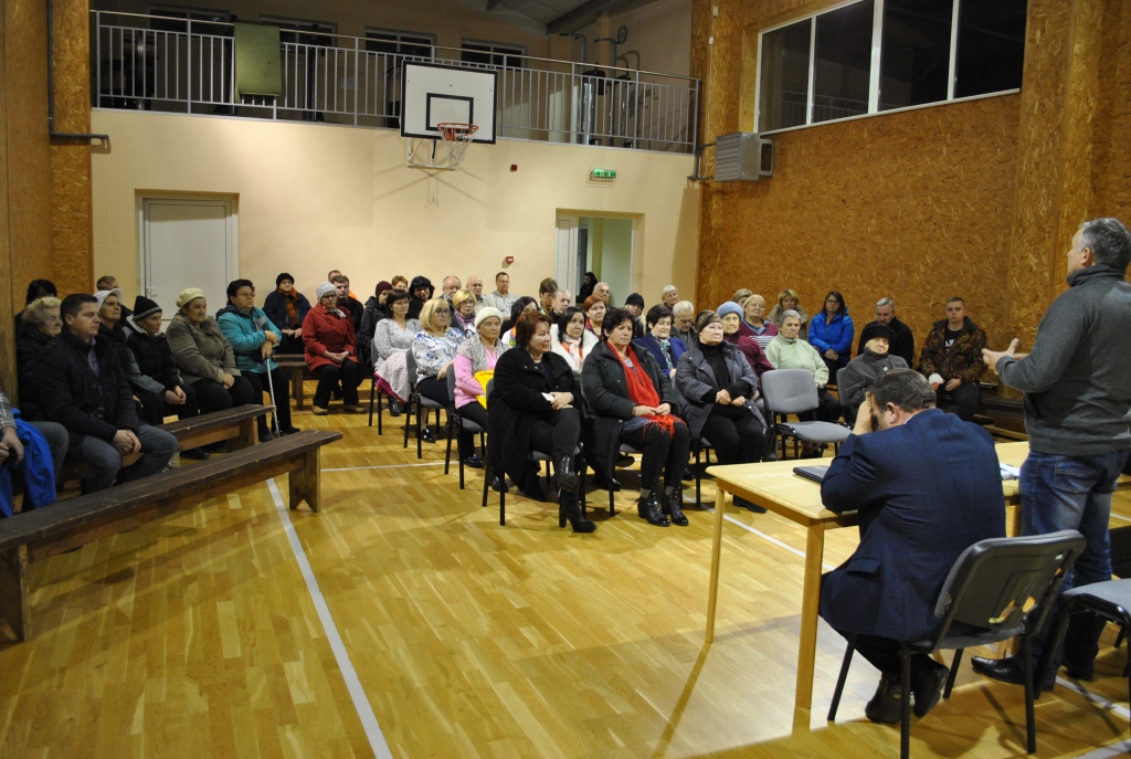 Gāja skaļi. Sērenes pagasta ļaudis sarunā ar Jaunjelgavas novada pašvaldības pārstāvjiem dažbrīd pat pacēla balsi.
Autors: Imants Kaziļuns