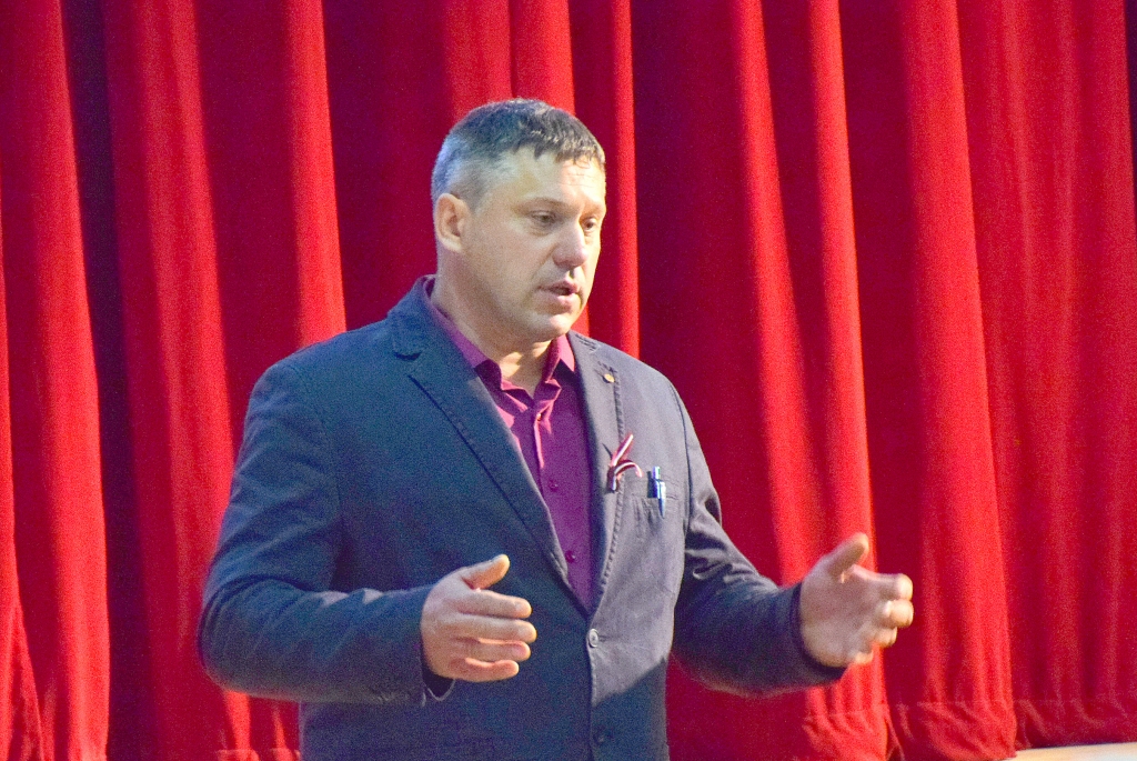 Dravnieks no Vecbebriem. Ēriks Mozga stāsta par rudens darbiem bišu dravā.