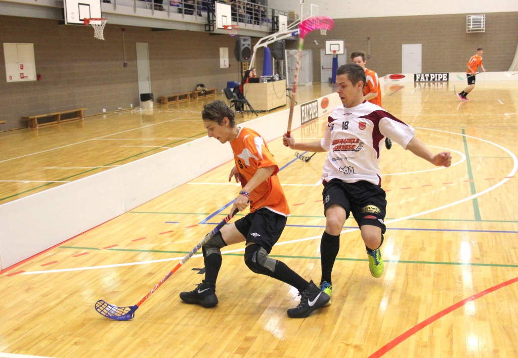 Kurš kuru? Vietējā apriņķa komanda “Aizkraukle/Koknese” ar 11:3 pārspēja vienības “Jaunjelgava/Daudzese” florbolistus.
Autors: Ginta Grincēviča