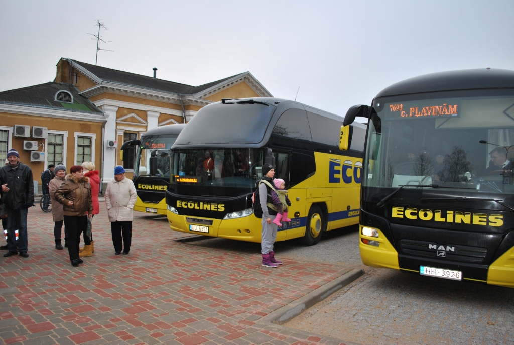 LAUKUMS SAGAIDA PASAŽIERUS, kas steidz savās ikdienas gaitās.
Autors: Sandra Pumpure