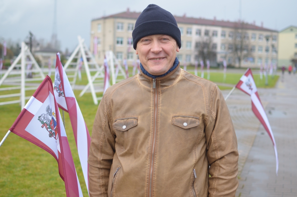 Lauris Kalējs. Skrīveros dibinājis meklēšanas biedrību “Zvaigzne”, lai meklētu Otrajā pasaules karā un citos karos bojāgājušo un neapbedīto karavīru mirstīgās atliekas, identificētu un nodotu pārapbedīšanai kapos.