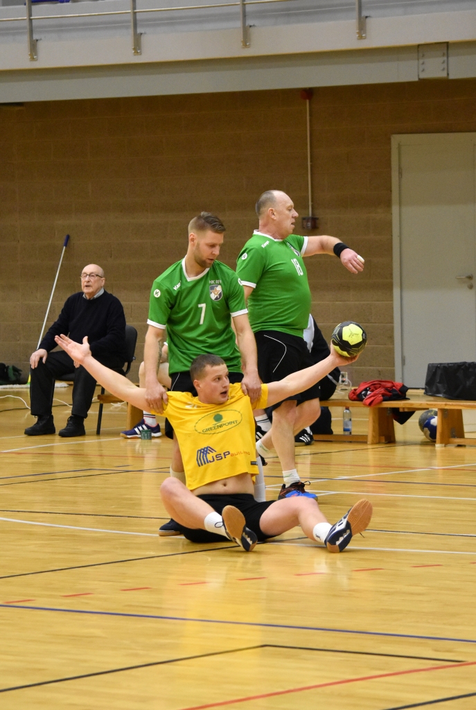 “Tiesneši, jūs redzat, kas notiek?” Vienības “Skrīveri/Aizkraukle” spēlētājs Kristaps Matulis spēles 13. minūtē guva traumu un laukumu pameta.