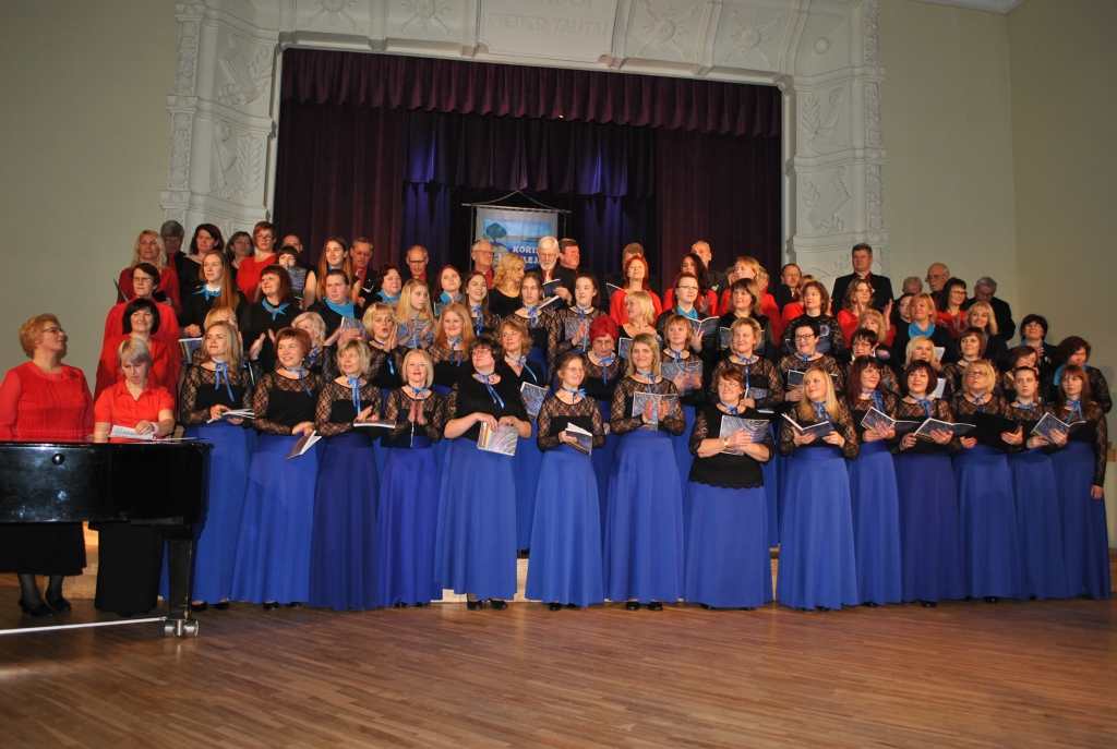 JUBILEJAS KONCERTĀ. Koris “Loreleja” kopā ar draugiem jubilejas koncertā.