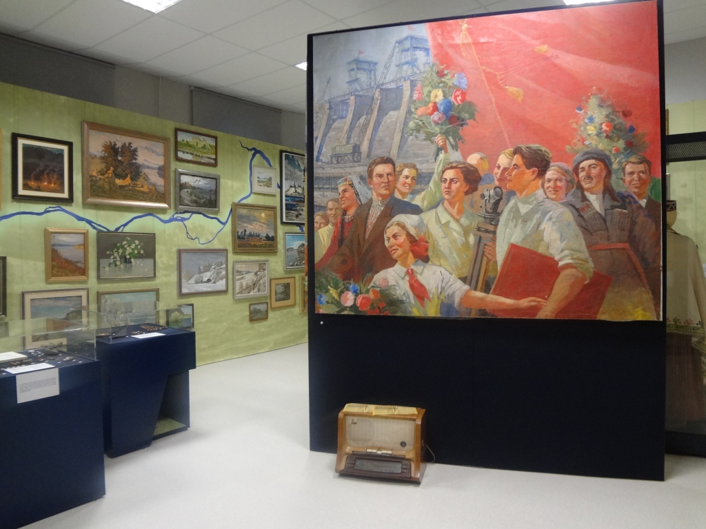 Izstāžu zālē — eksponātu daudzveidība.