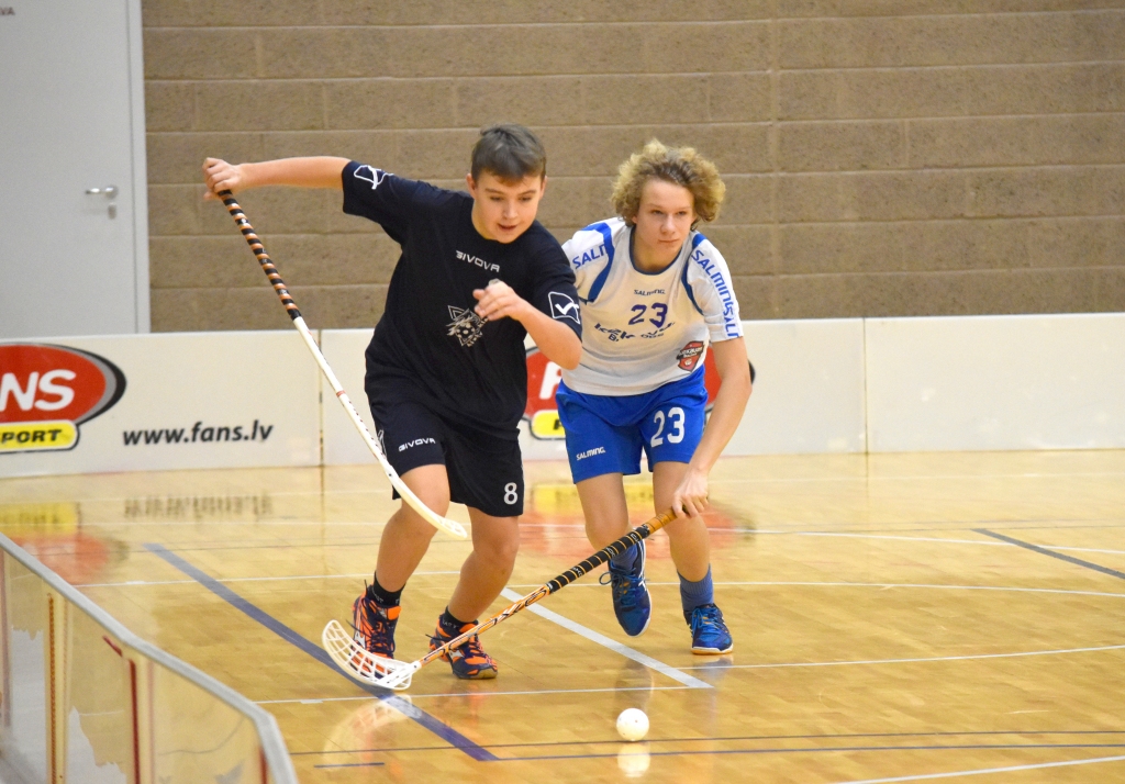 Cīnītāji. Lai gan šosezon vienība “ANV Aizkraukle” necer kāpt uz goda pjedestāla, spēlētāji nepaguruši turpina cīnīties.