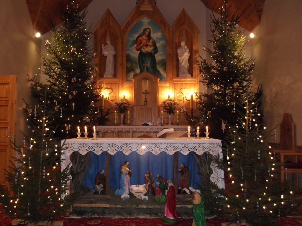 IZGREZNOTS SVĒTKIEM. Neretas Svētā gara Romas katoļu baznīcas altāris Ziemassvētku rotā.
Autors: Viktorija Kalniņa