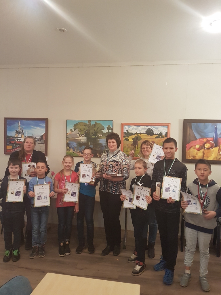 Godalgoto vietu ieguvēji šīs sezonas noslēdzošajā Skrīveru  85. šaha turnīrā.
Autors: no Andas Krauzes albuma