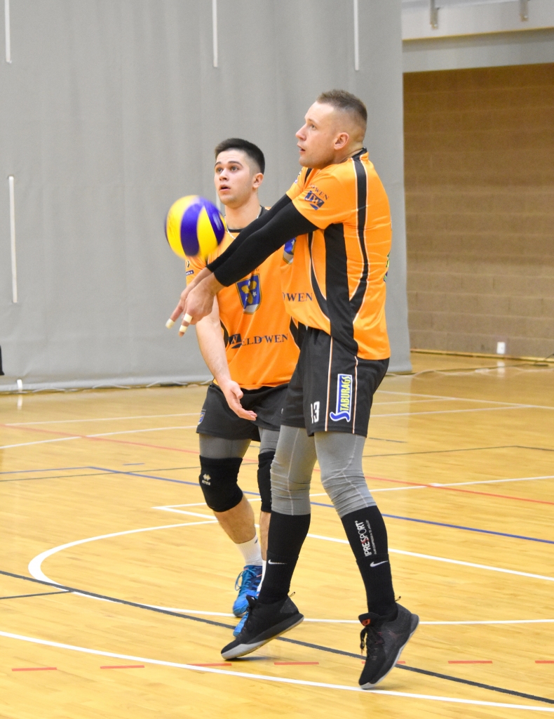 Kā nomērīts. Vienības “VK Aizkraukle” volejbolisti gada pēdējā spēlē izcīnīja uzvaru.