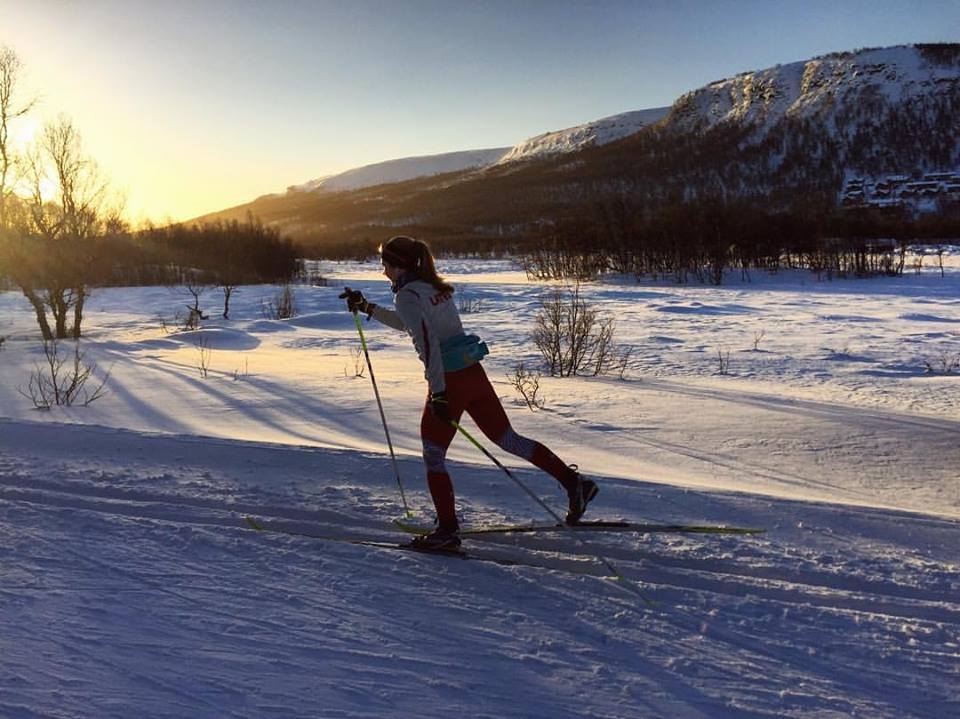Patrīcija Eiduka no Aizkraukles novada sporta skolas Skandināvijas kausa pirmā posma sacensībās 17 gadus vecā 10 km distancē brīvajā stilā ar intervāla startu 117 dalībnieču konkurencē ieguva 24. vietu, sasniedzot jaunu FIS punktu rekordu Latvijas sieviešu slēpošanas vēsturē.
Autors: no I. Bāča albuma