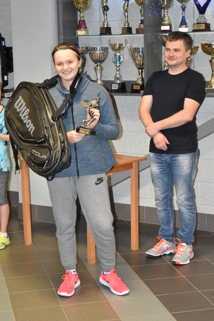 Pirmās vietas ieguvēja. Dārta Vorslava Aizkraukles sporta centra kausa izcīņas sacensībās tenisā atklātajā grupā izcīnīja pirmo vietu.
Autors: Ginta Grincēviča