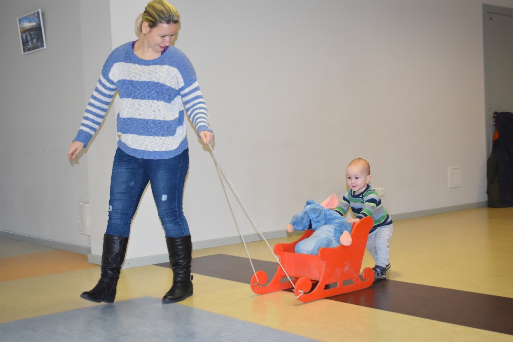 Prieks lieliem un maziem. Spītējot laikapstākļiem, “Ziemas dienas” sajūtas tika uzburtas telpās.
Autors: Ginta Grincēviča
