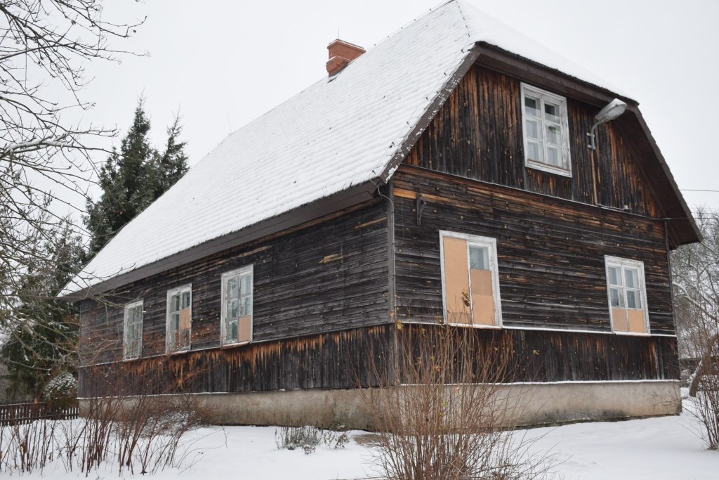 Kā akla. Pēdējo mēnešu laikā būtiski cietušas muzeja ēkas “acis”.
Autors: Imants Kaziļuns