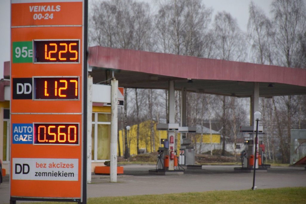 Tuvojamies Eiropas līmenim. Janvāris sniega vietā atnesis dārgāku degvielu.
Autors: Imants Kaziļuns