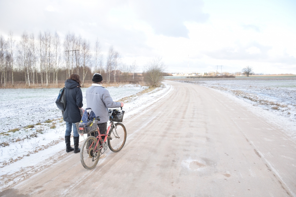Ceļš Lielkažoki—Stūrīši. Brauktuvi sakārtos ar Eiropas Lauksaimniecības fonda finansējumu. Ceļš izvēlēts, jo tajā bija ceļu pārbūves projekta kritērijos noteikts saimniecību un iedzīvotāju skaits.
Autors: Imants Kaziļuns