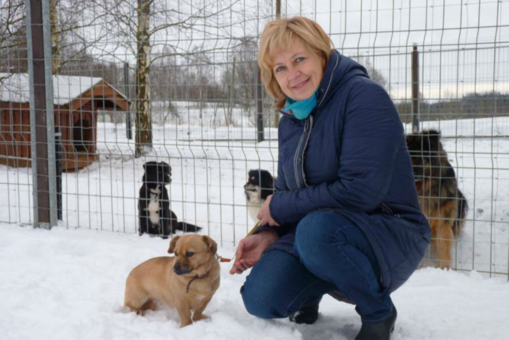 Draudzenes. Mārīte ar jauno mājas mīluli Džīnu.
Autors: no Madonas dzīvnieku aizsardzības biedrības