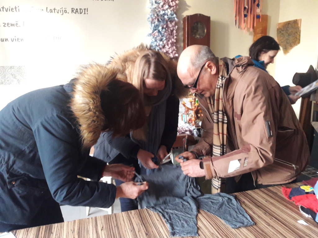 Autors: no “RADU” albuma