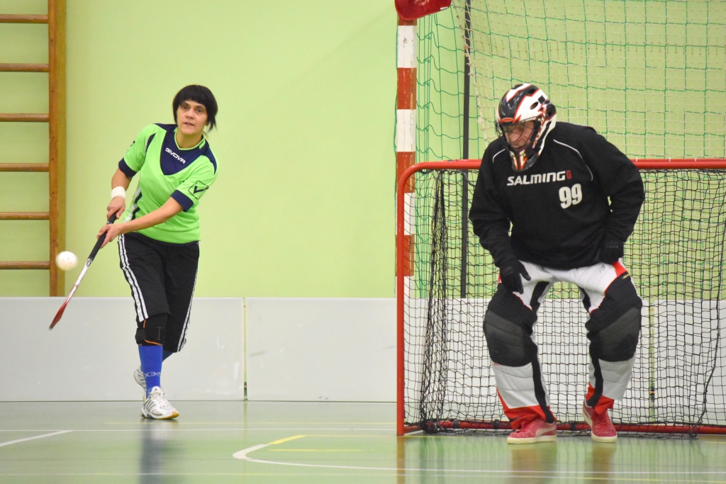 Kur ir, tur rodas. Šogad vienības “Silarozes” čempionātā piedalās divas daiļā dzimuma pārstāves. Solveiga Bērziņa turnīru aizvada rīkotājkomandas sastāvā.
Autors: Ginta Grincēviča