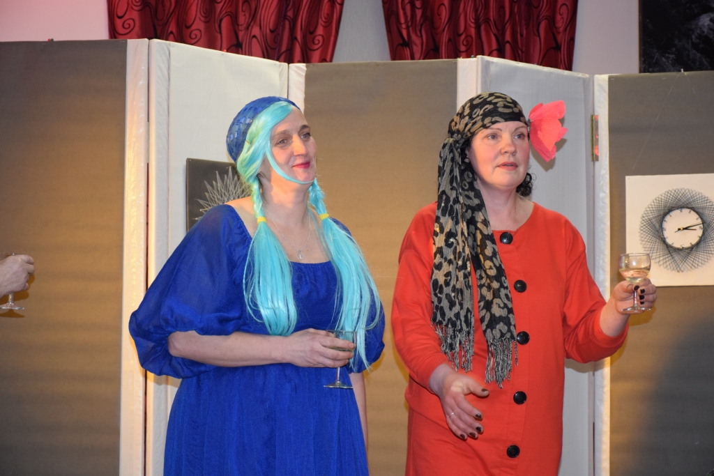 SKATS NO POPURIJA ar Staburaga amatierteātra iestudētajām izrādēm. Magones lomā — Diāna Rutkēviča (no labās), Rudzupuķe — Ilze Ozoliņa.
Autors: Elita Brovacka