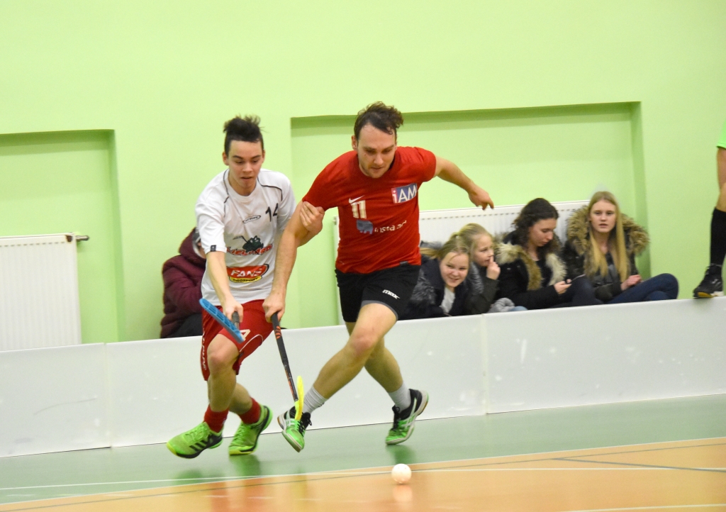 Smaga cīņa — skaista uzvara. Vienība “I am Floorball” aizraujošā mačā ar 9:7 pārspēja lielvārdiešus.
Autors: Ginta Grincēviča