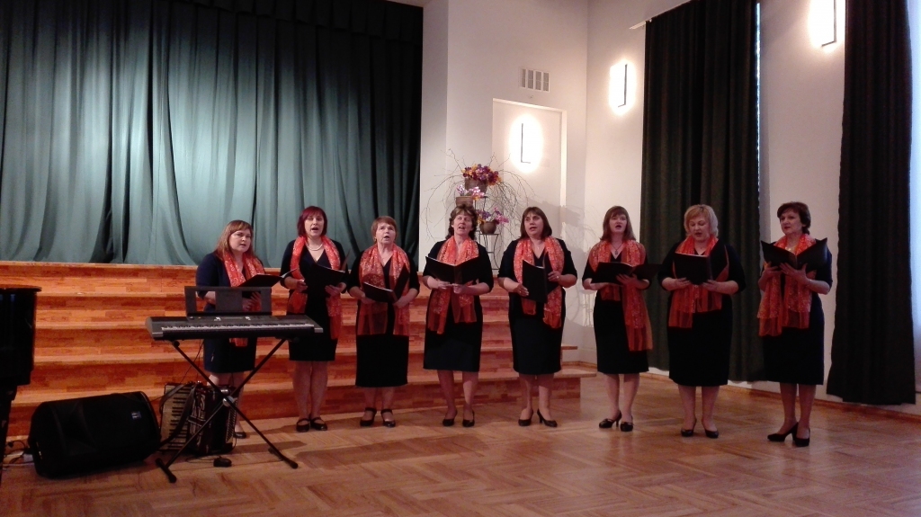 Pasākuma kuplinātājas — Iršu dziedātājas.