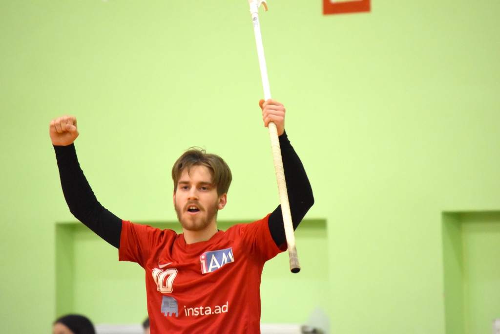 Uzvara! Vienības “I am Floorball” rezultatīvākais spēlētājs Artūrs Narogs.
Autors: Ginta Grincēviča