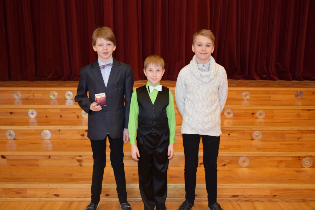 AIZRAUTĪGĀKIE RUNĀTĀJI Aizkraukles starpnovadu konkursa 4. — 6. klases grupā bija Juris Gavars (no labās), Viktors Morevs un Kristiāns Bērziņš.
Autors: Sandra Pumpure