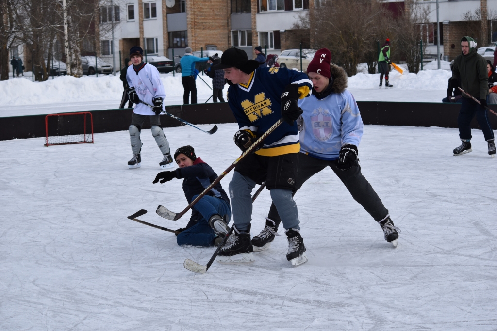 Atdod ripu! Pirmais Aizkraukles hokeja zibensturnīrs raisīja lielu līdzjutēju interesi un spēlētāju atsaucību. Komandas sacentās līdz pat vēlai pēcpusdienai.
Autors: Ginta Grincēviča