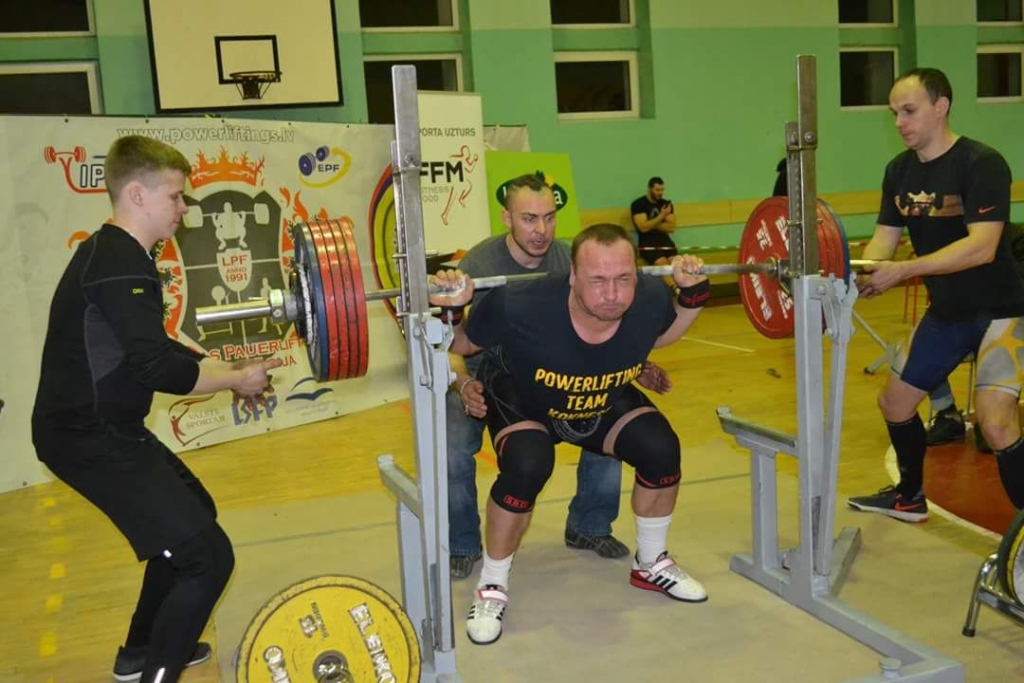 Didzis Bērziņš: “Kāds teica, ka izskatījās viegli. Laikam neredzēja manu seju!” Koknesieša starts pietupienos.
Autors: no Latvijas Pauerliftinga federācijas