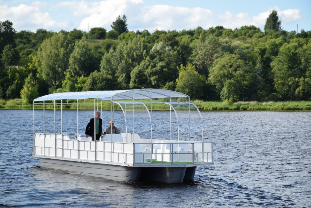 “BALTA KAZA” kopš pagājušās vasaras kuģo pa Daugavu. Šis projekts atzīts par nozīmīgāko notikumu uzņēmējdarbības jomā Jaunjelgavas novadā un tagad saņems arī konkursa “Dižprojekts” diplomu.
Autors: no “Staburaga” arhīva